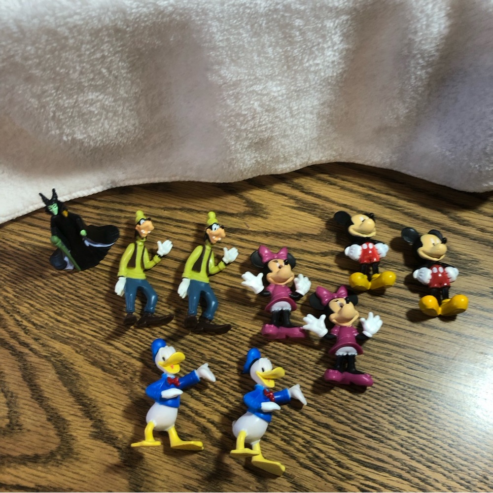 Disney mini figures Mickey Minnie Donald Goofy and Maleficent- set of 9
